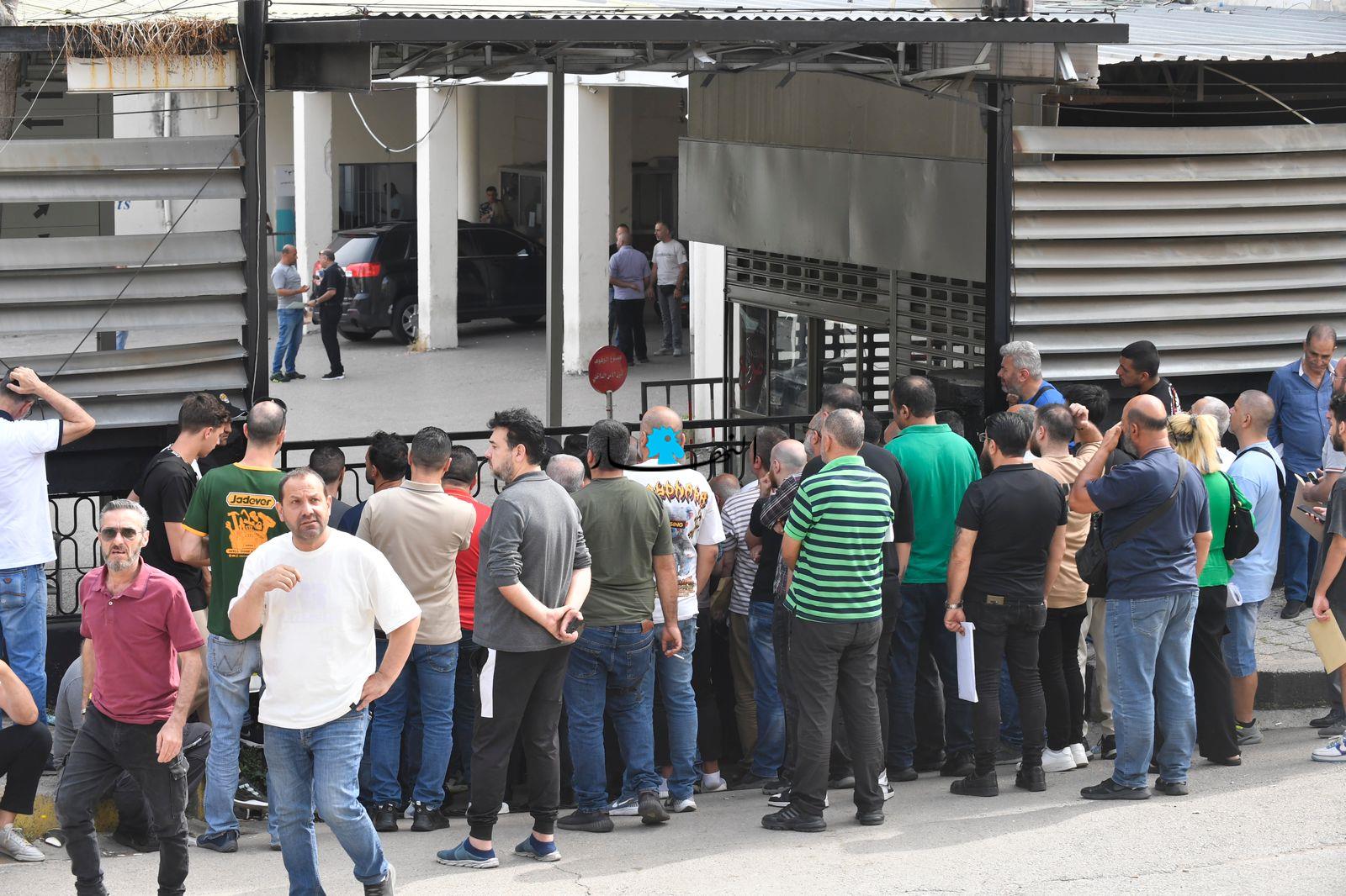 تراجع حركة إقامة الحواجز في بيروت وازدحام في مصلحة تسجيل السيارات (صور - فيديو)